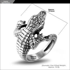 Detailed view of vintage silver crocodile ring showing scale texture and dimensions
