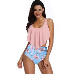 Bikini rose à volants avec culotte taille haute à motif floral pour femmes