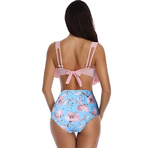 Vue arrière du bas de bikini taille haute fleuri avec détail à volants sur le haut rose