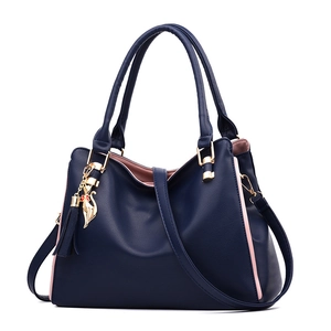 Grand sac cabas en cuir PU bleu marine avec détails roses et pendentif chat doré