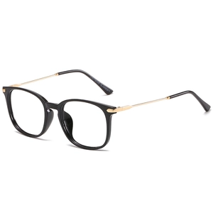 Occhiali quadrati neri classici con stanghette in metallo dorato e filtro luce blu