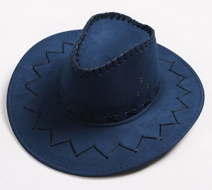 Detailansicht eines dunkelblauen Wildleder-Cowboyhuts mit schwarzer Kreuzstich-Verzierung