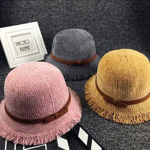 Chapeaux cloches en tricot pour enfants avec franges et ruban en gris, jaune et rose
