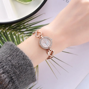 Damen-Quarzuhrenset in Roségold mit herzförmigem Armband und Lünette mit Strasssteinen
