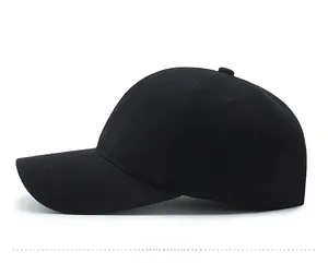 Vue latérale de la casquette de baseball noire avec broderie FURY blanche sur le côté