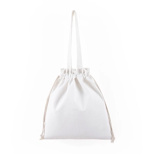 Gros plan d'un sac à cordon en toile de coton blanc avec un design de corde nouée