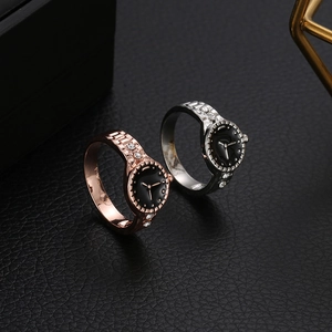 Creative watch-shaped rings in rose gold and silver with rhinestones on black leather