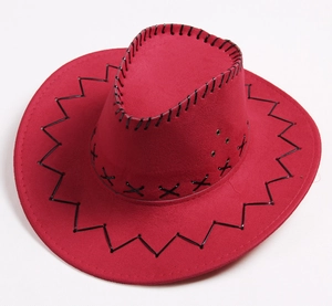 Detail eines roten Cowboyhuts mit schwarzen Nähten und Metallösen auf Wildleder