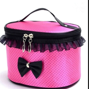 Borsa da trucco rosa a pois con pizzo nero e fiocco decorativo elegante