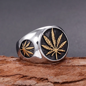 Vintage stainless steel maple leaf ring for men with silver and gold duo-tone finish
