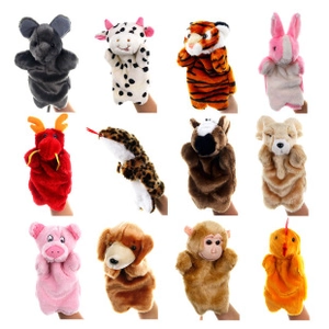 Détail d'un ensemble de 12 marionnettes à main en peluche avec la collection complète