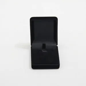Scatola classica per gioielli in velluto nero con coperchio per collane e pendenti