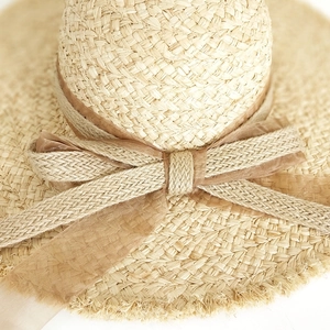 Damen Raffia Strohhut mit breiter Krempe, Schleife und Fransen für Strand und Urlaub