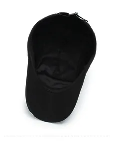 Vista interna del cappello camper nero leggero che mostra la fodera e la struttura interna