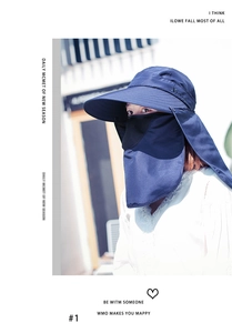 Dettaglio cappello parasole blu navy con maschera rimovibile e protezione per il collo