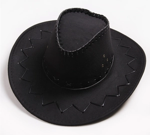 Nahaufnahme eines schwarzen Western-Cowboyhuts mit Z-Nähten und Metall-Ösen-Details