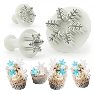 3-piece snowflake plunger cutter set for cake decorating and DIY biscuit baking