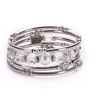 Bracelet enveloppant bohème argenté avec perles, breloques arbre de vie et cristaux