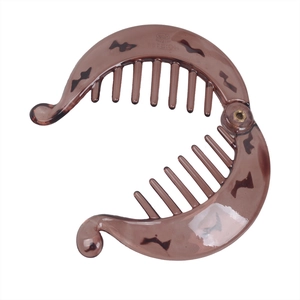 Detailed view of translucent tortoise shell banana hair clip with interlocking comb teeth