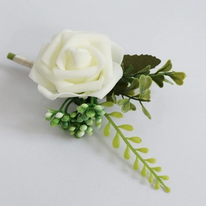 Boutonnière rose blanche en PE avec feuilles vertes et ruban pour costume de marié