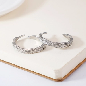 Adjustable silver feather couple rings with detailed metal texture for lovers