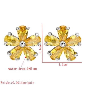 Macro detail of flower zircon earrings with yellow water drop stones and 1.1cm dimensions