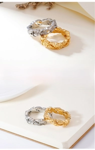 Detailed relief of continuous rose flower patterns on gold and silver rings