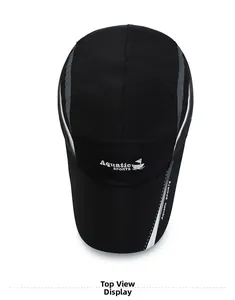Vista dall'alto del cappellino sportivo nero traspirante con logo Aquatic SPORTS