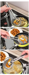 Nahaufnahme der Edelstahl-Zange mit feinem Filter beim Heben von frittiertem Essen