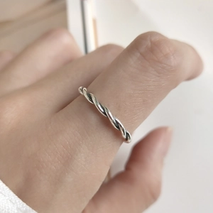 Vintage 925 sterling silver braided ring featuring a twisted rope design for women