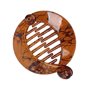 Macro detail of the amber tortoiseshell resin banana hair clip with interlocking teeth
