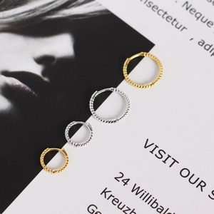 Minimalist s925 silver twisted hoop earrings in gold and silver finish for women