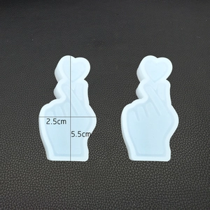 Detail view of finger heart silicone molds with dimensions 2.5cm by 5.5cm for DIY crafts