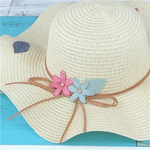 Summer wide brim straw sun hat for women with elegant floral bow and foldable design