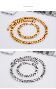 Vista macro del set collana e bracciale a maglia cubana da 9mm in acciaio oro e argento