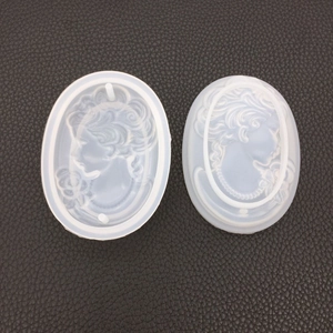 Vue détaillée de deux moules ovales en silicone camée pour bijoux et artisanat en résine
