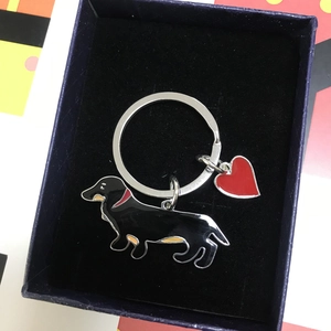 Creative metal dachshund keychain with red heart charm in premium gift box packaging