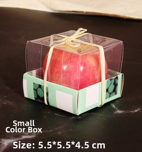 Caja de regalo pequeña con tapa transparente y base de cuadros, medida 5.5x5.5x4.5cm