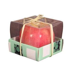 Vela artesanal con forma de manzana roja en caja de regalo para Navidad y celebraciones
