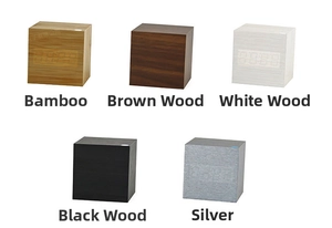 Vista dettagliata di sveglie LED minimaliste in legno cubico in cinque finiture venate