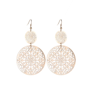 Boucles d'oreilles rétro en métal doré ajouré avec des motifs ethniques vintage