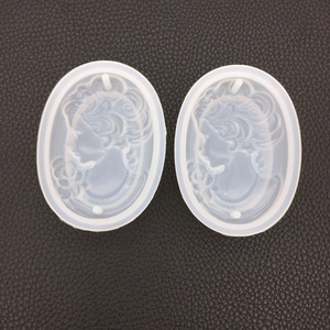 Détail macro du moule en silicone silhouette dame de style camée pour résine et plâtre