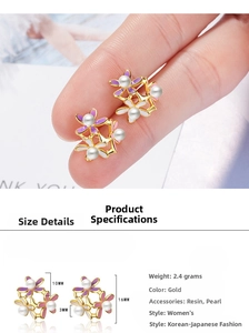 Detailed size specifications for flower stud earrings with gold finish and pearl accents