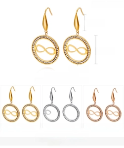 Détails des boucles d'oreilles infini avec zircons en finitions or, argent et or rose