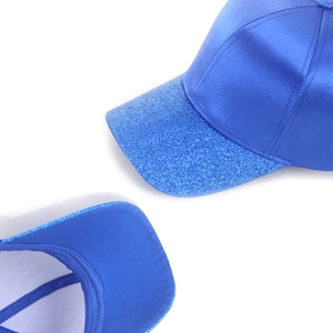 Casquette de baseball en coton mercerisé bleu avec visière pailletée et dos ajustable
