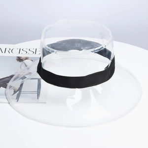 Chapeau bob transparent en PVC à imprimé léopard avec bordure en tissu noir pour femmes