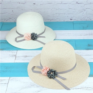 Kids woven straw sun hats with floral ribbon decor in white and beige colors