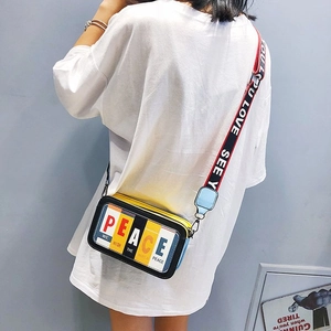 Sac bandoulière carré color-block avec lettrage 'PEACE' et large sangle tendance