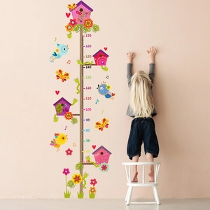 Detailansicht der Messlatte für Kinder mit Vogelhaus-Motiv für Wände von 50cm bis 170cm