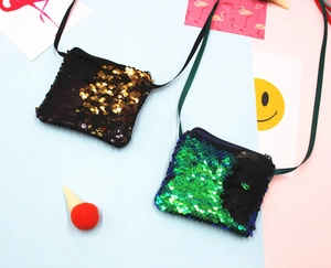 Detail of sequin coin purses for kids with reversible black gold and green black finish